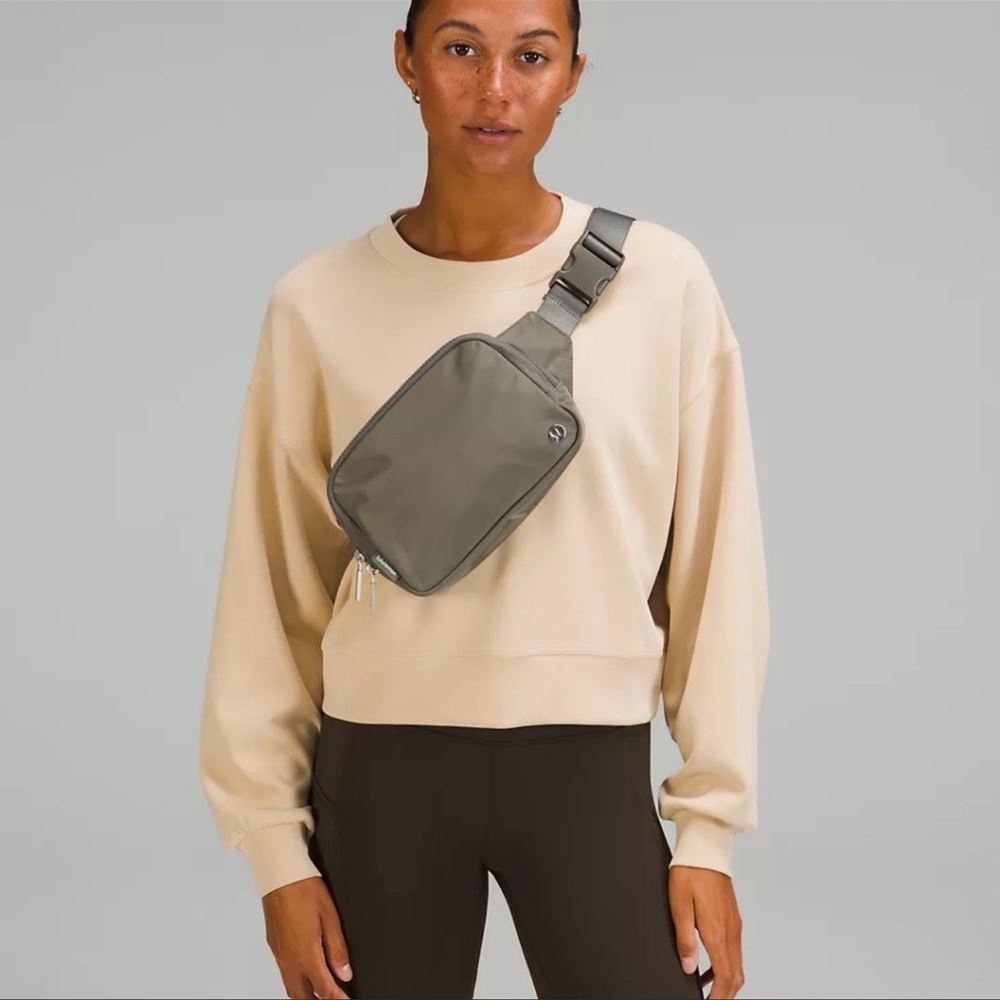NWT Large 2L Lululemon Everywhere Belt Bag. Grey Sage
